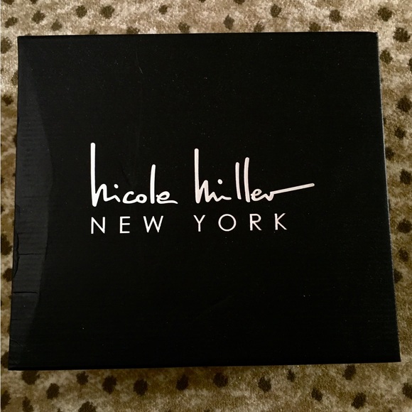 NEW NICOLE MILLER 9M ELLE Gold
Chain Chelsea Booties Boots Lug Sole Zip closure - Picture 11 of 12